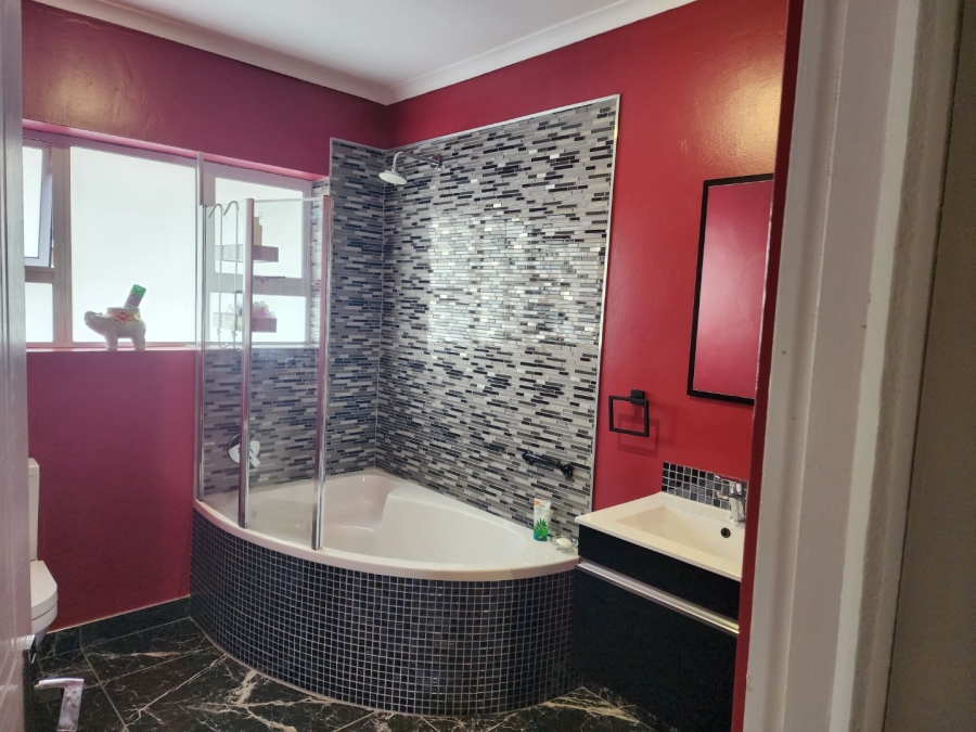 3 Bedroom Property for Sale in Summerstrand Eastern Cape